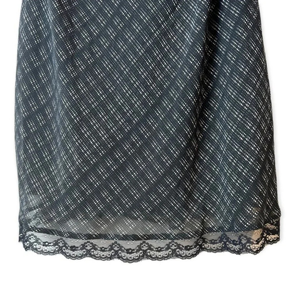 Reitmans Black & White Lace Trim V Neck Tank Top - Picture 4 of 7